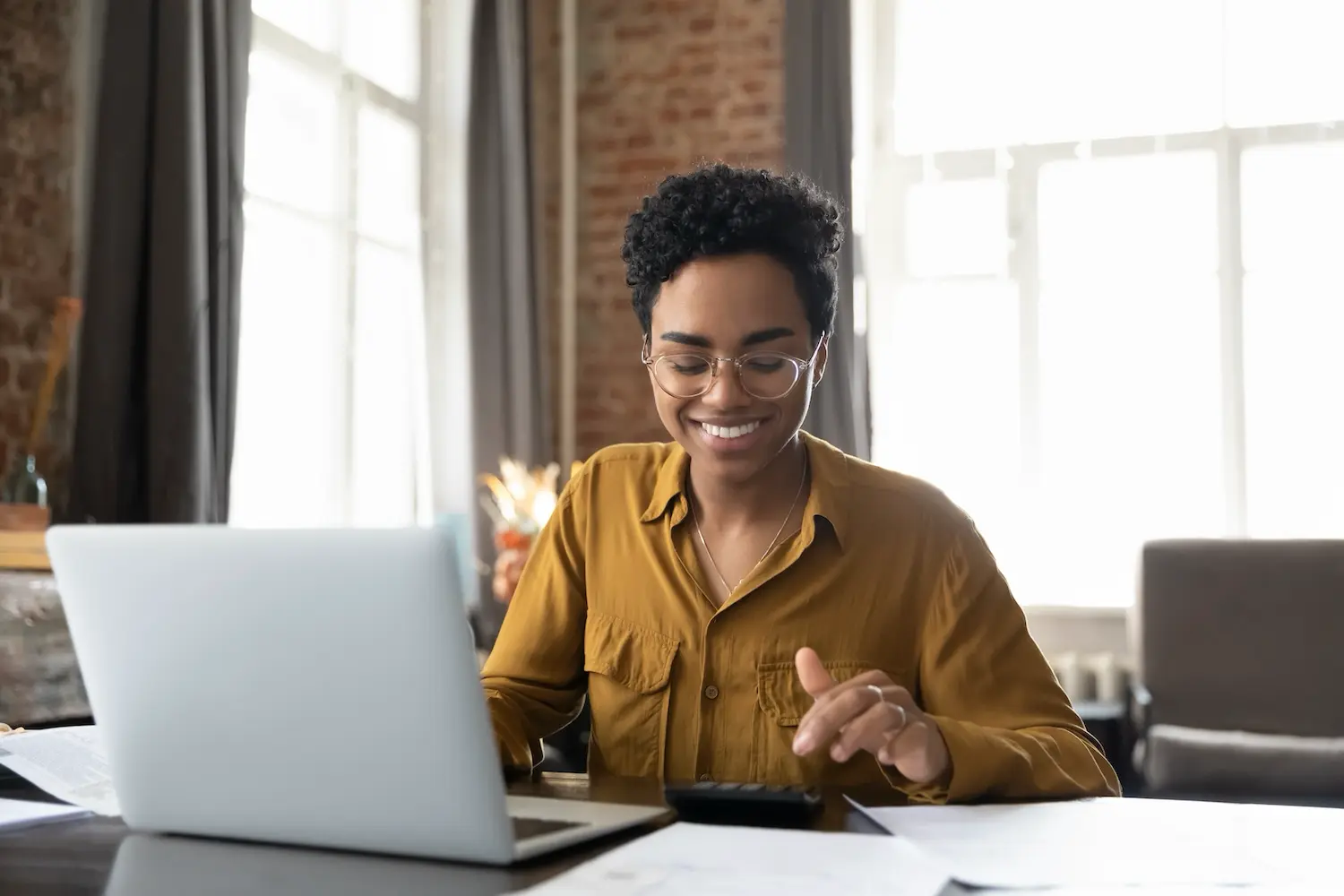 Accounts Payable Outsourcing Services: The Complete Guide 2 accounts-payable-professional-working