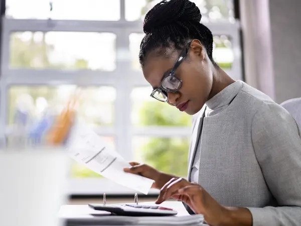 Paro.ai-Bookeeper-reviews-accounting-ledger