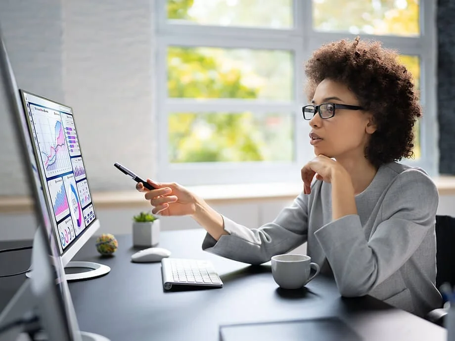 woman-at-computer-does-budgeting-and-forecasting